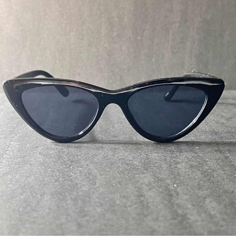 🍒3/$30 New Retro Black Cat Eye Sunglasses - Picture 5 of 8